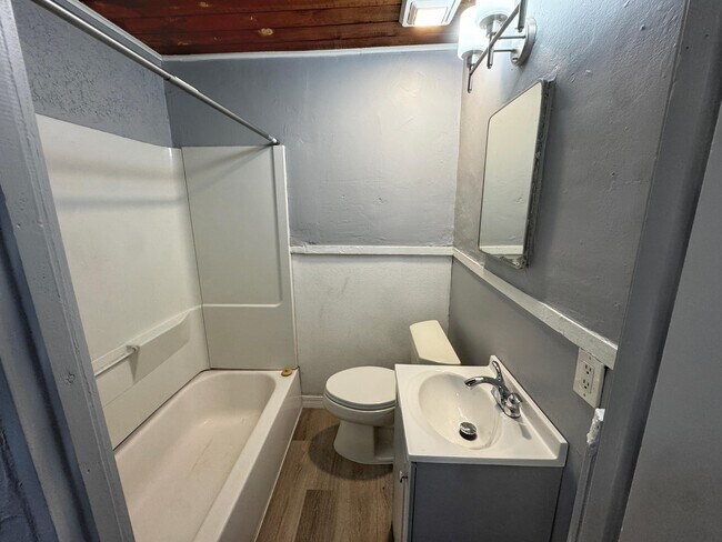 Building Photo - 426 Headingly Ave NW