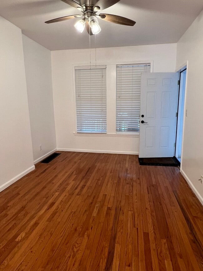 Building Photo - 3511 W Beach Ave