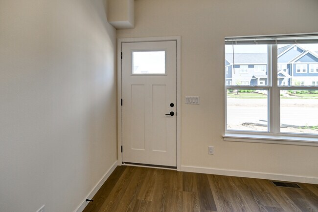 Building Photo - 4873 Lacy Rd