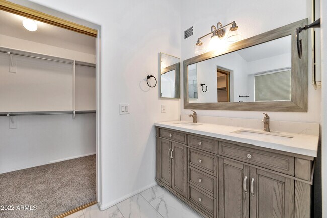 Building Photo - 3617 E Potter Dr
