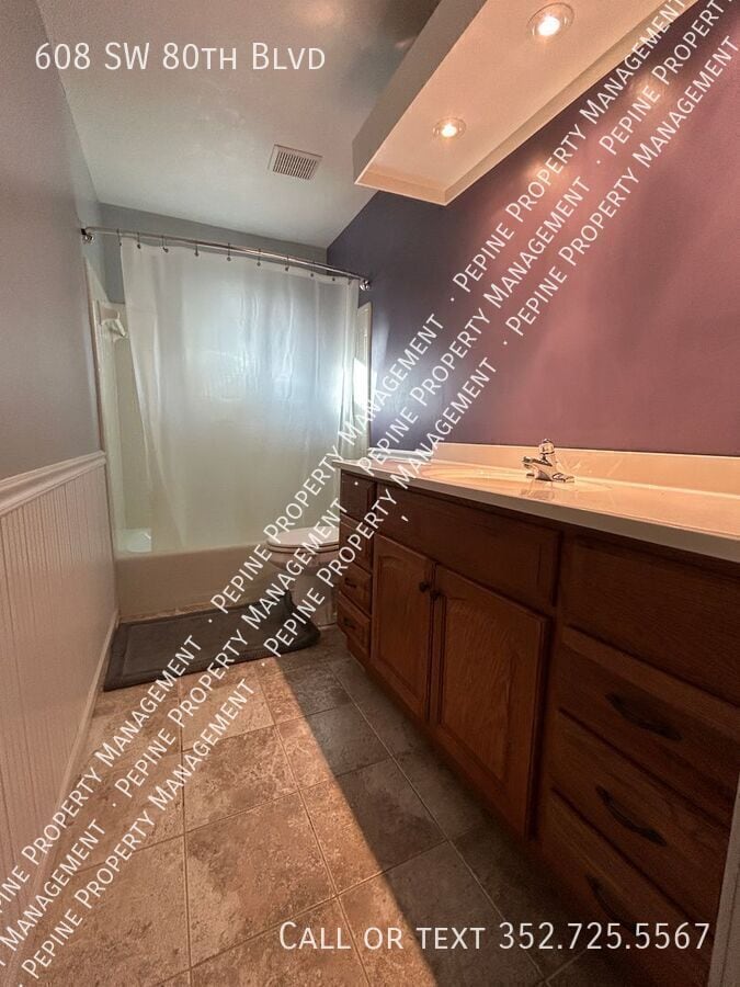 Building Photo - 608 SW 80th Blvd