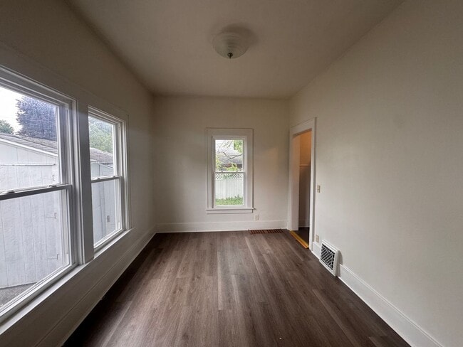 Building Photo - 628 W Thomas St