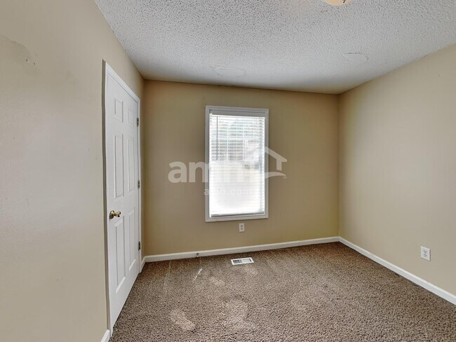 Building Photo - 405 Ivy Crest Dr