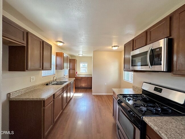 Building Photo - 36 La Verne Ave