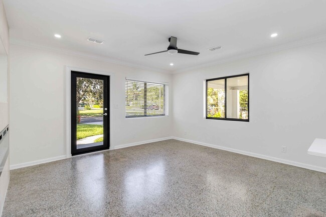 Building Photo - 431 52nd St