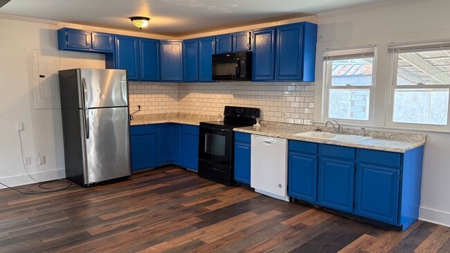 Building Photo - 504 A St