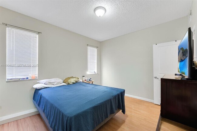 Building Photo - 5840 W Sample Rd