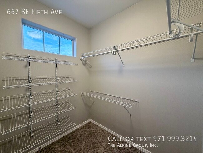 Building Photo - 667 SE Fifth Ave-