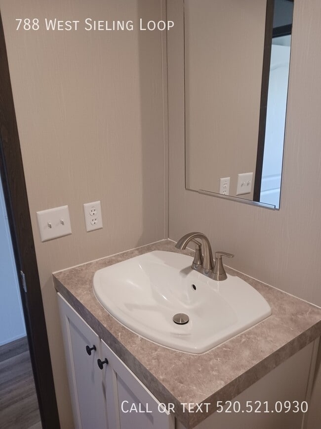 Building Photo - 788 W Sieling Loop