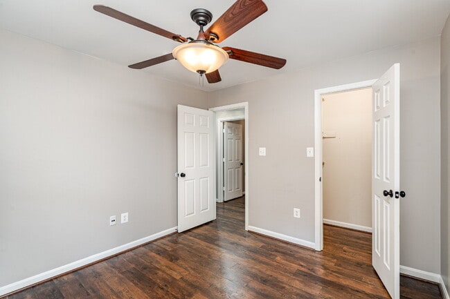Building Photo - Charming One-Level Home in Quiet Cul-de-Sa...