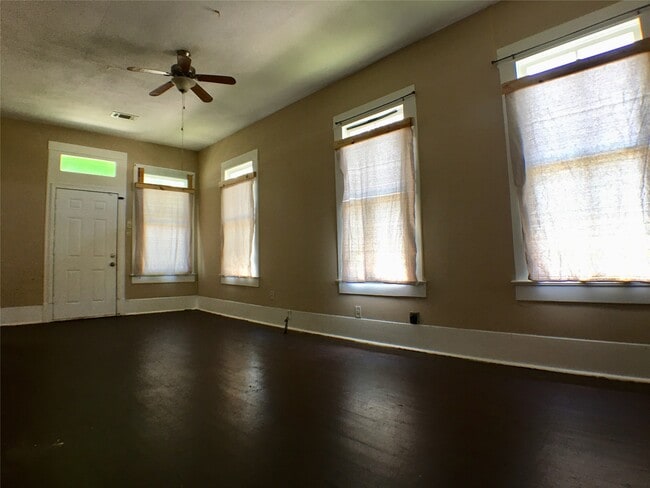 Building Photo - 3828 Avenue M 1/2