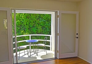 Balcony w/french doors/screens - 2330 Malcolm Ave