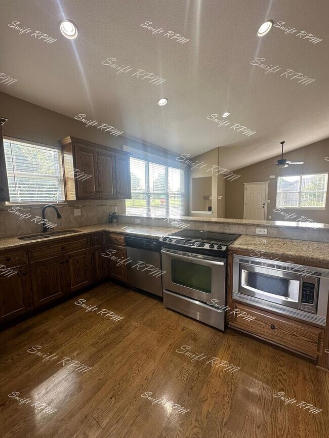 Building Photo - 9030 Meadow View Dr