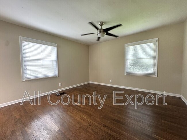 Building Photo - 916 Zion Cir