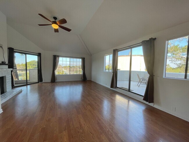 Building Photo - Surfside IV | Port Hueneme | 2 Bedroom + 2...