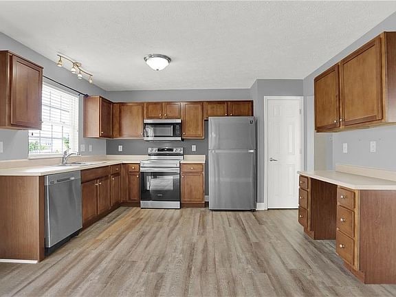 Building Photo - 18808 Edwards Grove Dr