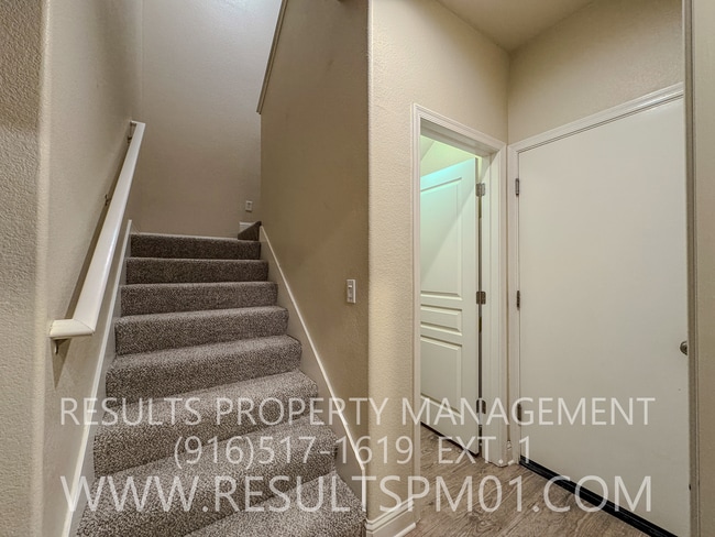 Building Photo - Lovely 3 bedroom in great location