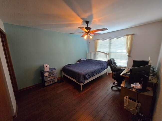 Building Photo - 2544 Dickens Dr