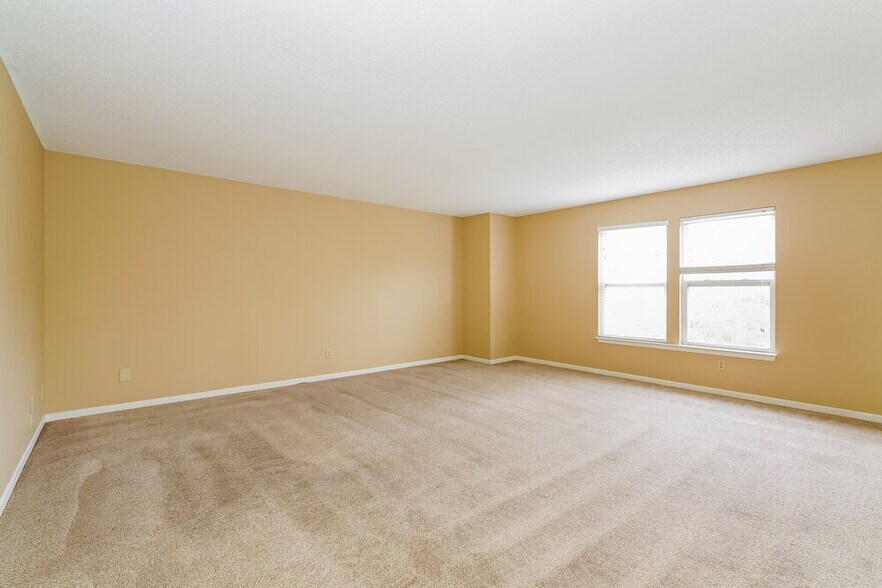 Building Photo - 2044 Southernwood Ln