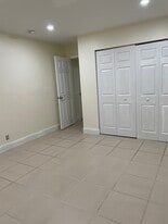 Building Photo - 420 NE 44th St