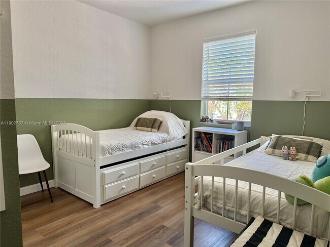 Building Photo - 1034 NE 208th St