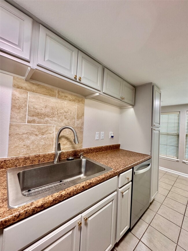 Building Photo - 805 Tabor St