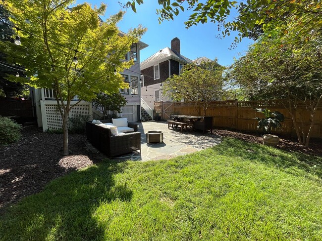 Building Photo - Incredible 3BD, 2.5BA House in Boylan Heig...