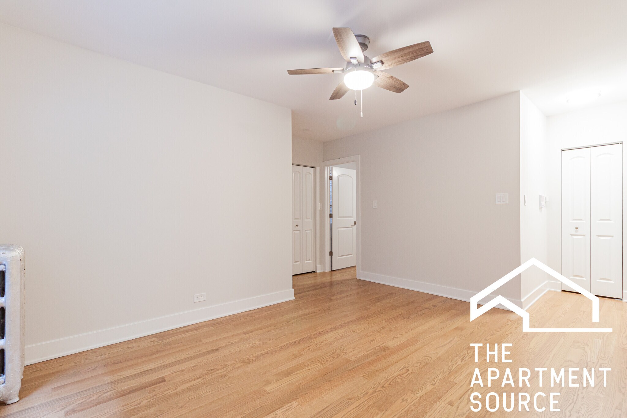 Building Photo - 516 W Cornelia Ave