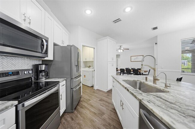 Building Photo - 2880 Vogler Ln