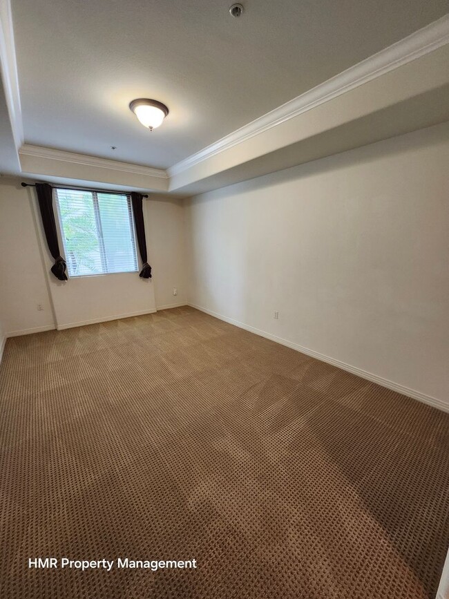 Building Photo - 2 bed 2.5 bath condominium at Lake at Waln...