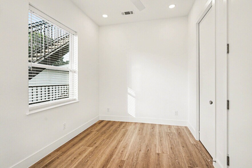 Building Photo - 2217 N Fitzhugh Ave