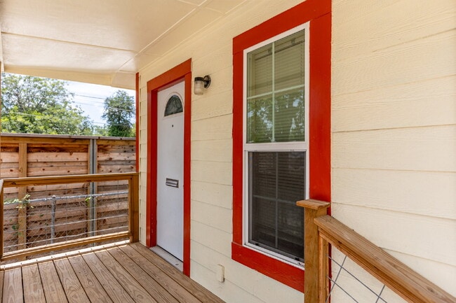 Building Photo - 330 Gem Ln