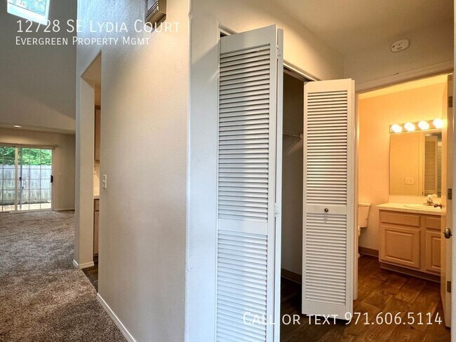 Building Photo - 12728 SE Lydia Ct