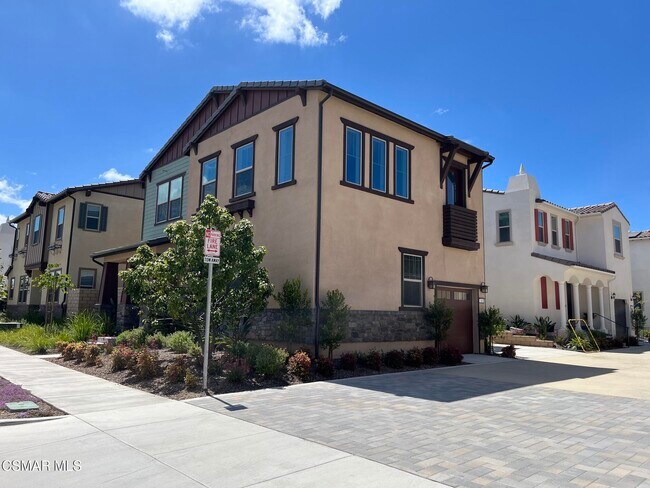 Building Photo - 740 Edward Scholle Dr