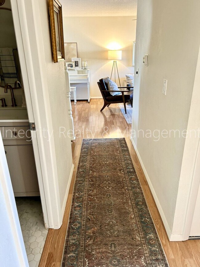 Building Photo - 9722 W Polk Dr