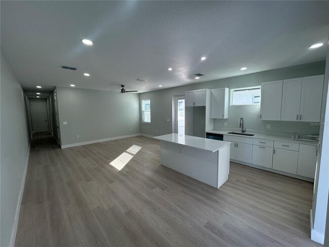 Building Photo - 424 E Jessup Ave