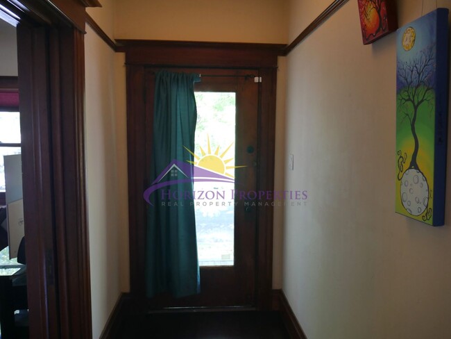 Building Photo - Unique 3 Bed 2 Bath 1,359 Sq. Ft. Midtown ...