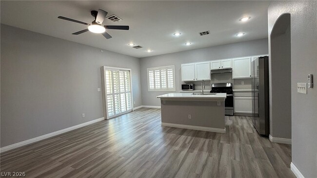 Building Photo - 2215 Heavenly Lights Ave