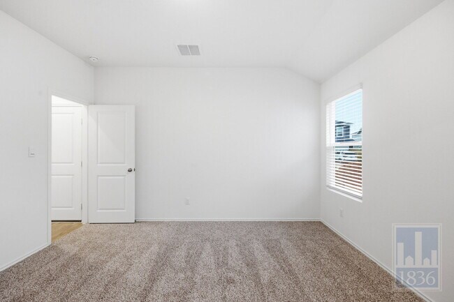 Building Photo - 306 Constanza Trl