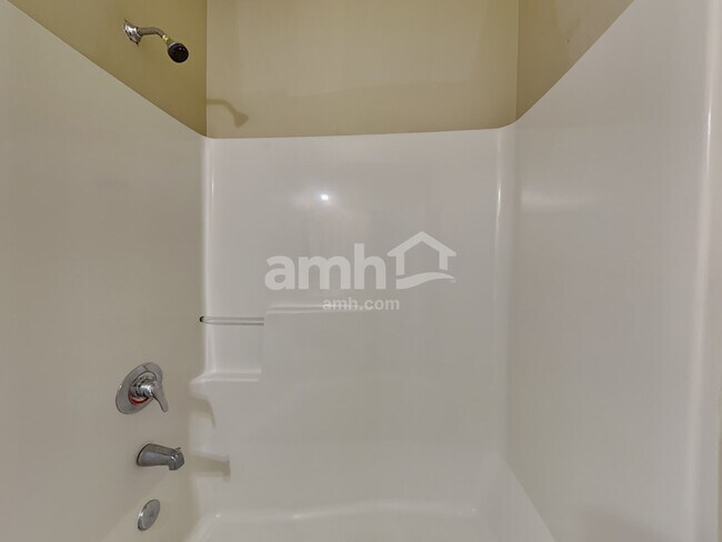 Building Photo - 4038 River Falls Dr