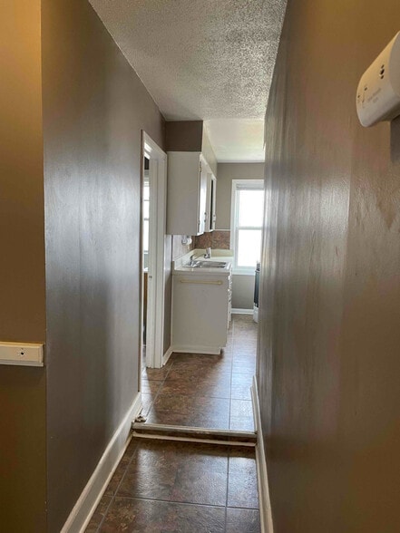 Primary Photo - 202-204 E 4th St