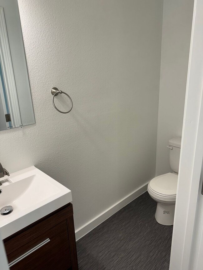 Building Photo - 326 Stewart St