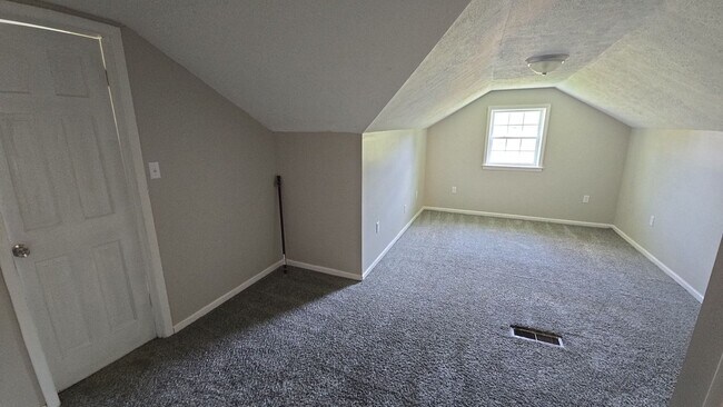 Building Photo - 985 Pineland Ave