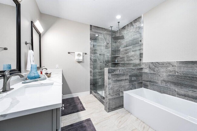 Building Photo - 4019 Mitote Dr