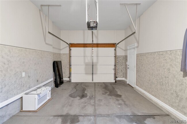 Building Photo - 940 Reserve Rd