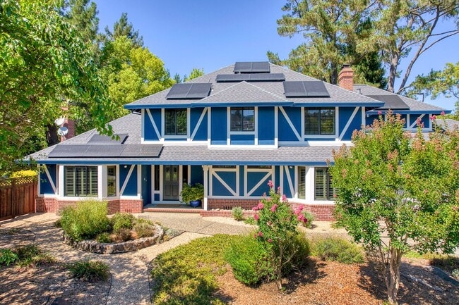 Building Photo - 8 Racquet Ct