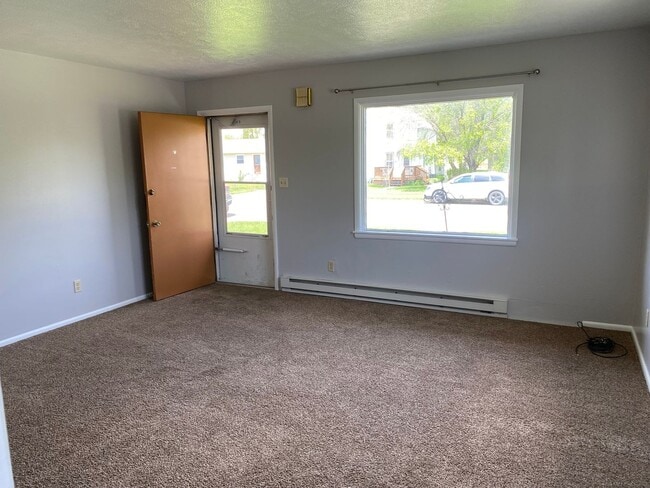 Interior Photo - 815 Colony Apts
