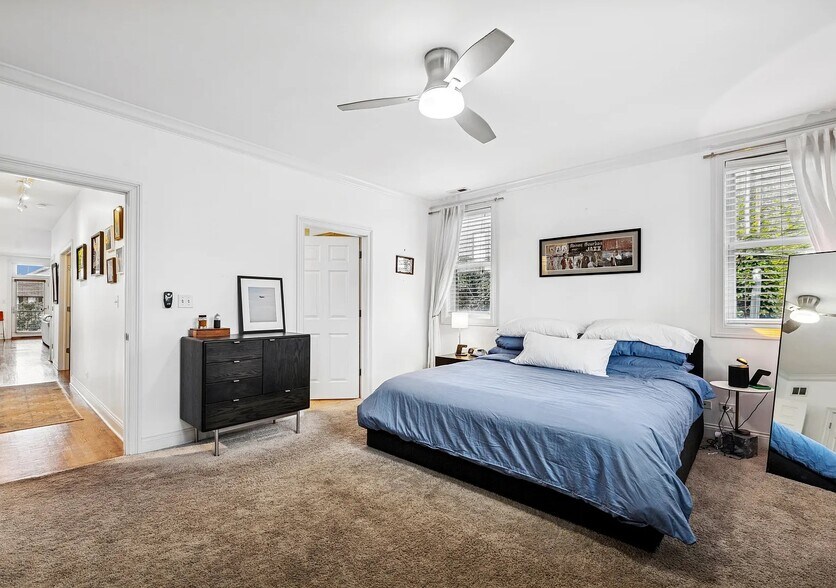 Building Photo - 453 N May St