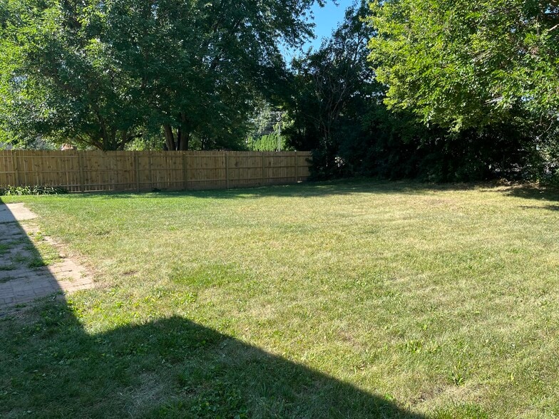 Back yard 2 - 2906 Southbridge Rd