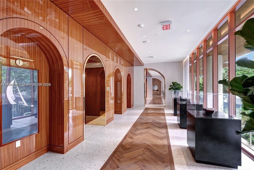 Building Photo - 2655 S Bayshore Dr